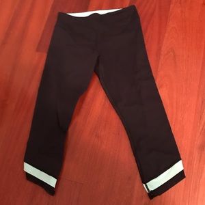 Lululemon crops size 6 - black w aqua ankle trim